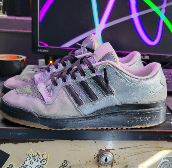Shoee - Picture 1 of 9